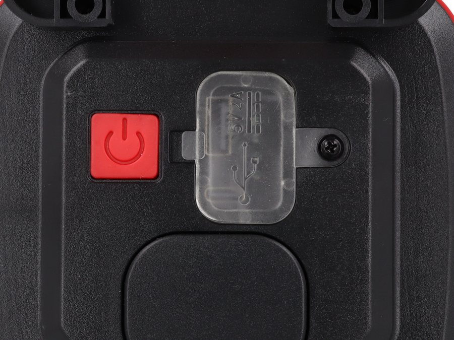 背面の電源スイッチとカバー付きのポート