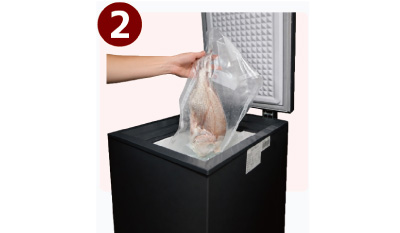STEP2：0℃～2℃に予冷した水中に魚を入れる