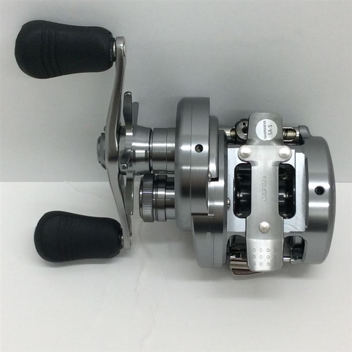 シマノ 20 カルカッタコンクエスト DC 101HG｜中古｜セット売り相談可 シマノ カルカッタ コンクエスト DC 200HG 右 (リール) 価格比較