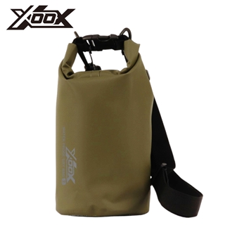 カーキグリーン