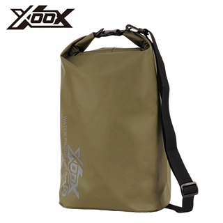 カーキグリーン